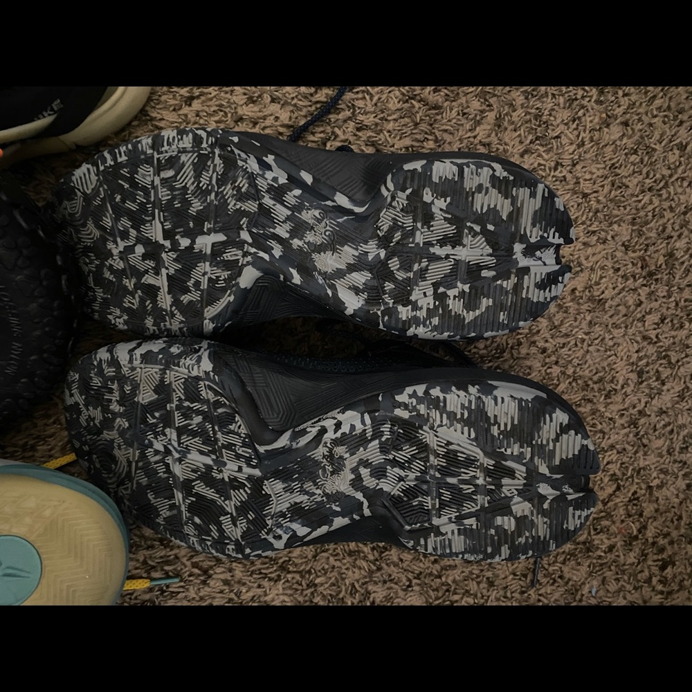 Size 12.5 Men's Adidas basketball Shoes